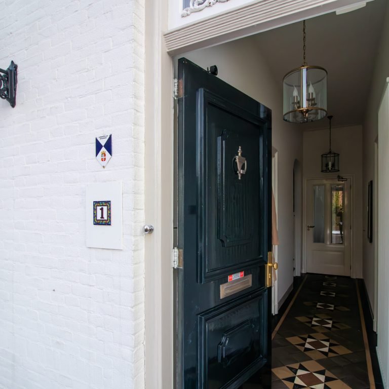 Voordeur - Bed & Breakfast De Drie Kelken Amerongen